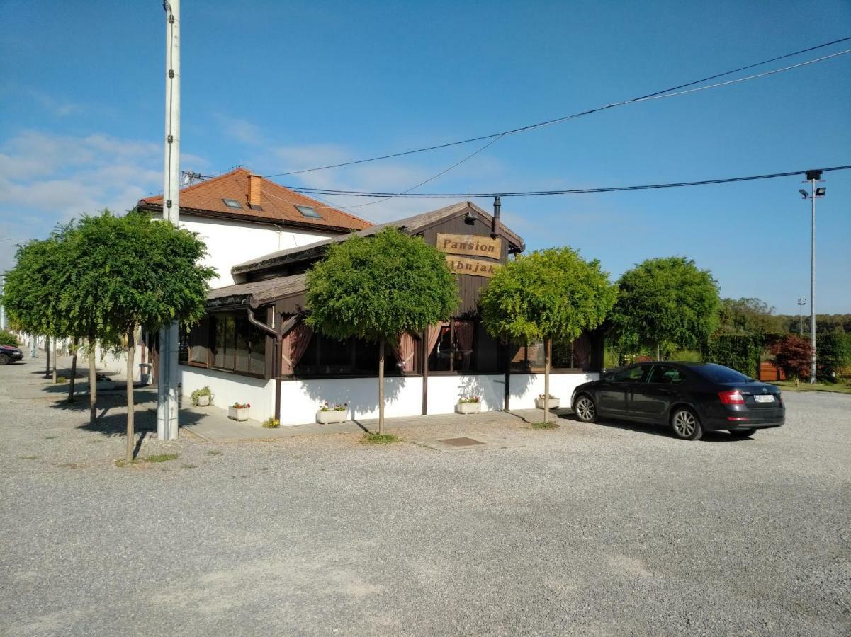 Pansion Ribnjak Nasice Exterior foto